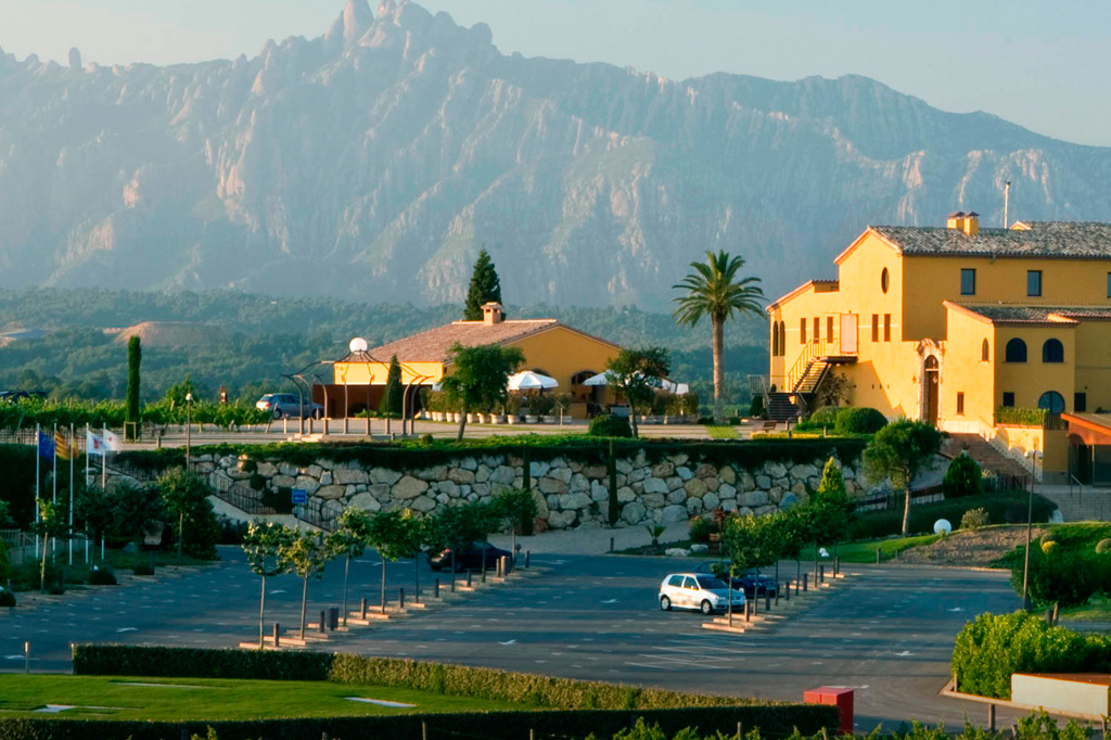 Can Bonastre Wine Resort & Vista Montserrat